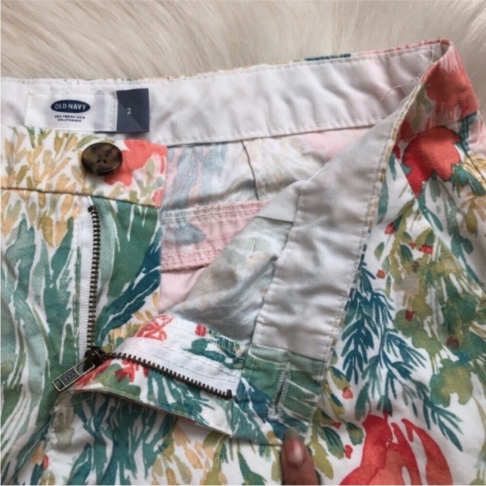 Old Navy Beachy Cotton Shorts - Picture 5 of 7